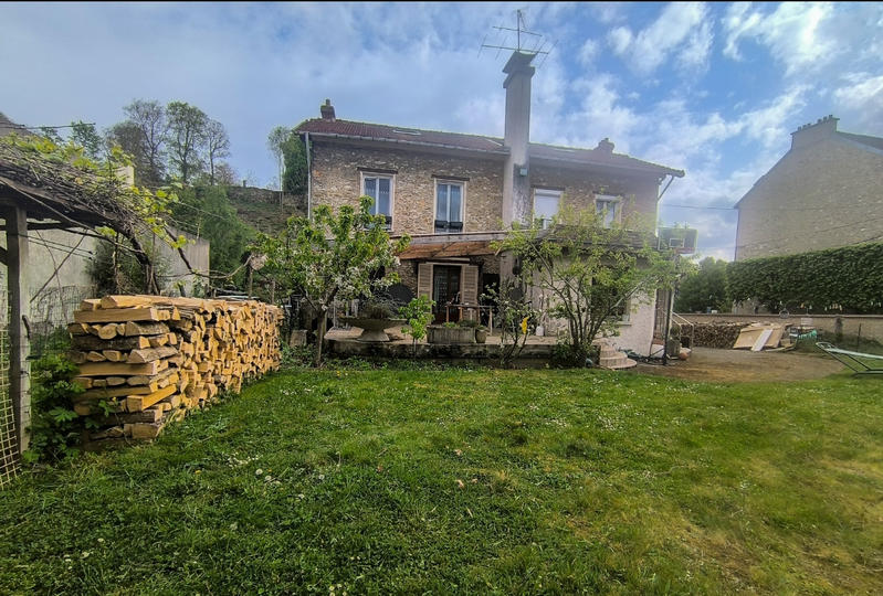 Maison - 220 m² - 11 pièces