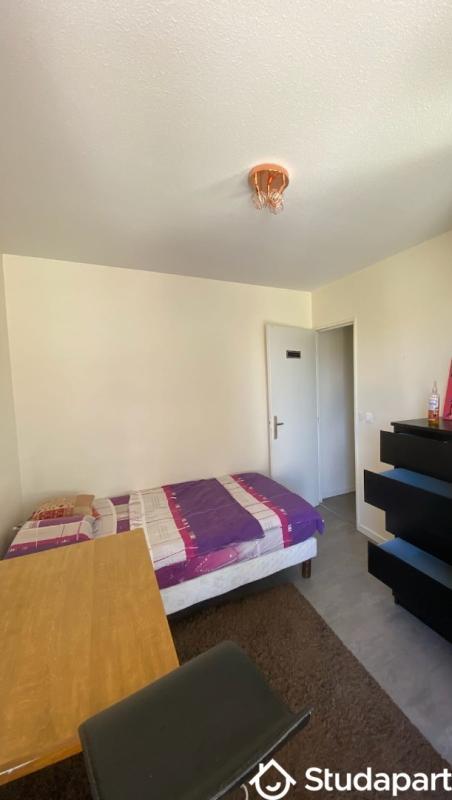 Chambre - 10 m² - 1 pièce