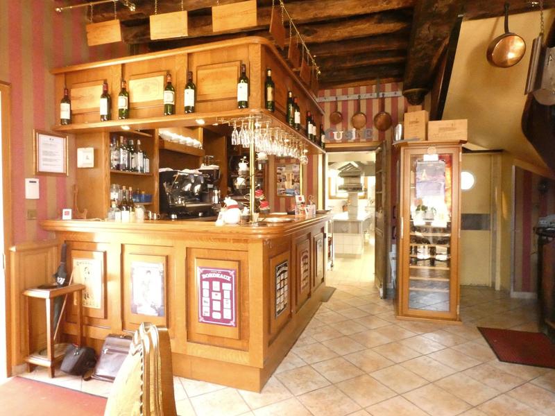 Maison traditionnelle - 340 m² - 12 pièces