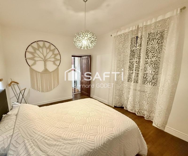 Maison - 219 m² - 8 pièces