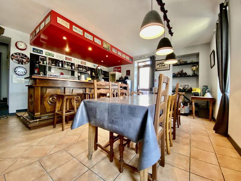 Maison - 279 m² - 9 pièces