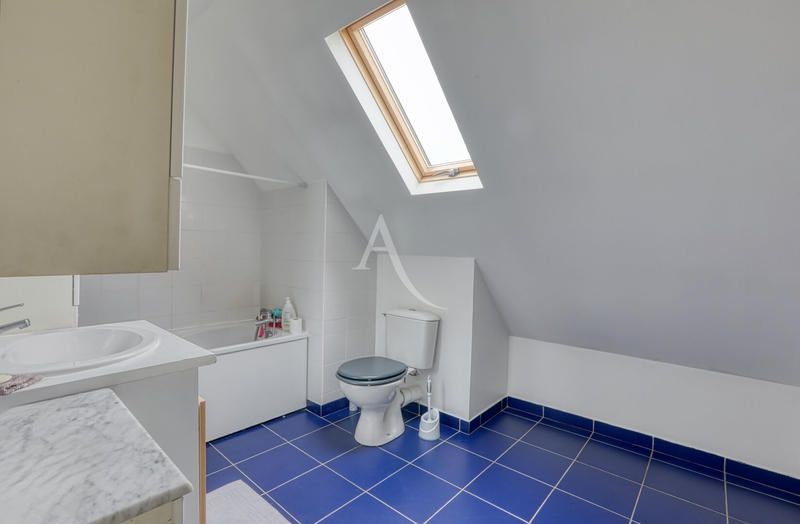 Maison - 96 m² - 6 pièces