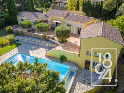 Maison - 224 m² - 5 pièces