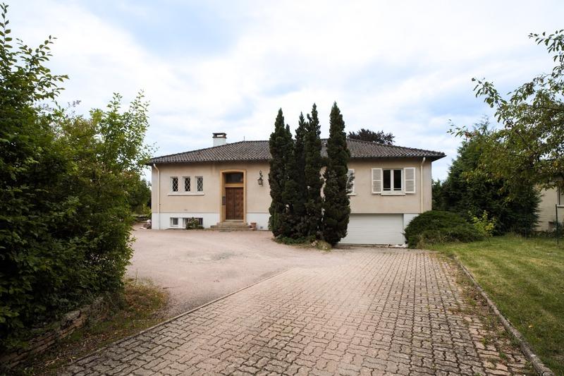 Maison - 225 m² - 9 pièces