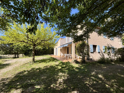 Villa - 180 m² - 8 pièces