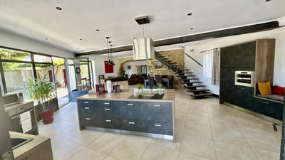 Maison - 250 m² - 5 pièces