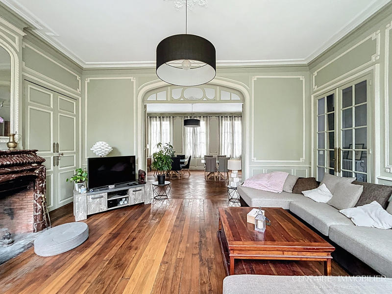 Maison - 600 m² - 12 pièces