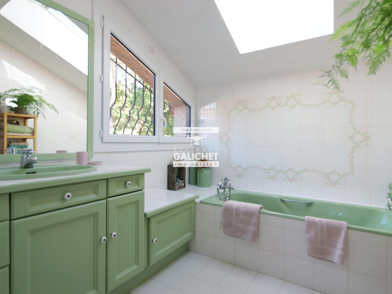 Maison traditionnelle - 155 m² - 5 pièces