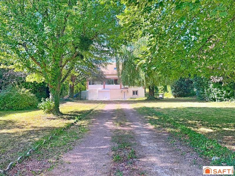 Maison - 240 m² - 7 pièces