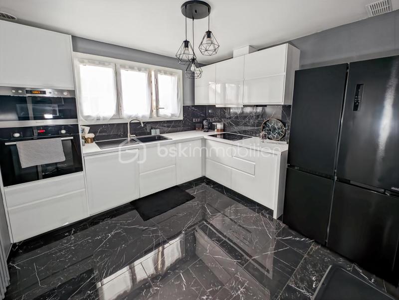 Maison - 90 m² - 4 pièces