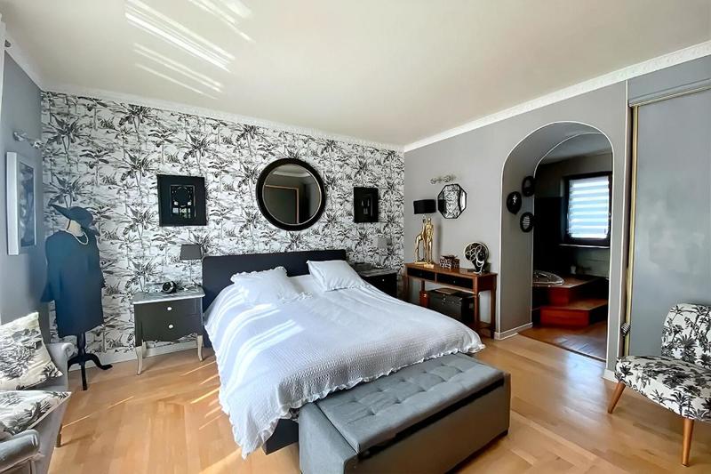 Maison - 232 m² - 5 pièces