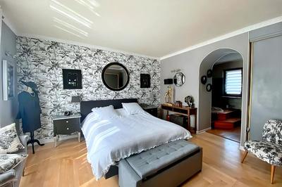 Maison - 232 m² - 5 pièces