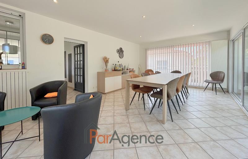 Maison - 220 m² - 8 pièces