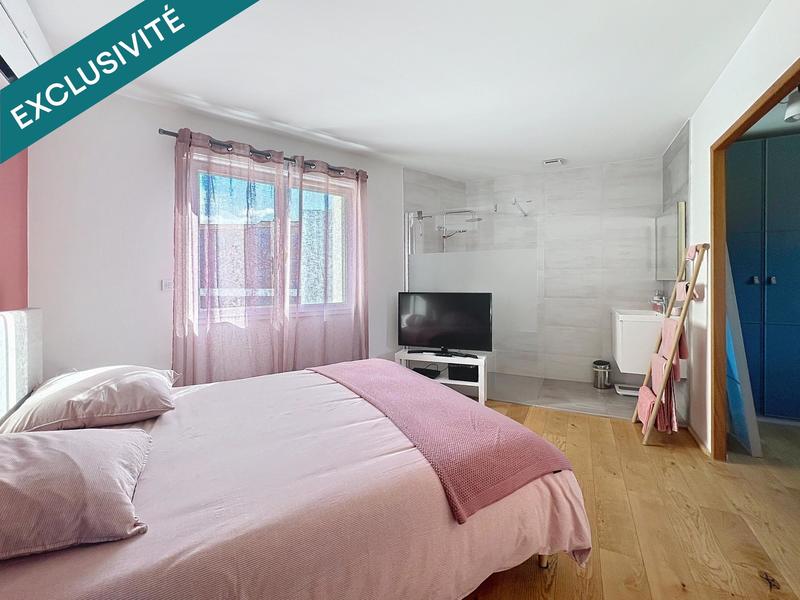 Maison - 241 m² - 10 pièces