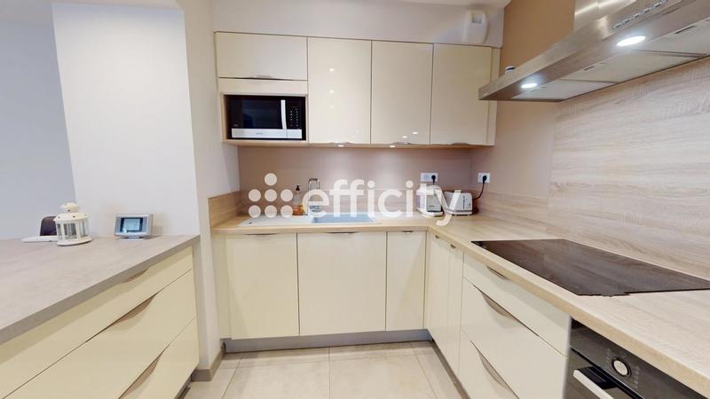 Maison - 186 m² - 8 pièces