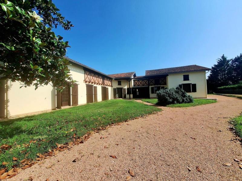 Maison de village - 320 m² - 7 pièces