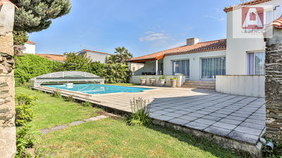 Maison - 180 m² - 7 pièces