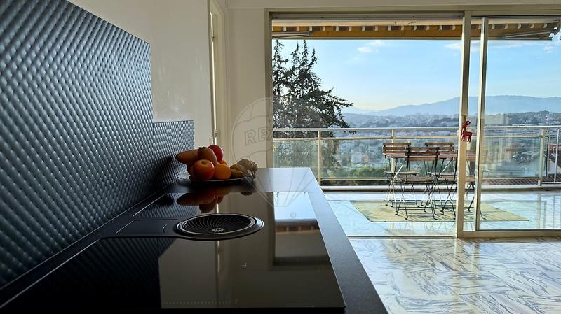 Appartement - 101 m² - 4 pièces