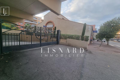 Parking / Garage - 12 m²