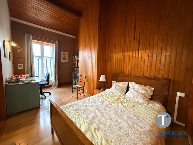 Maison - 225 m² - 9 pièces