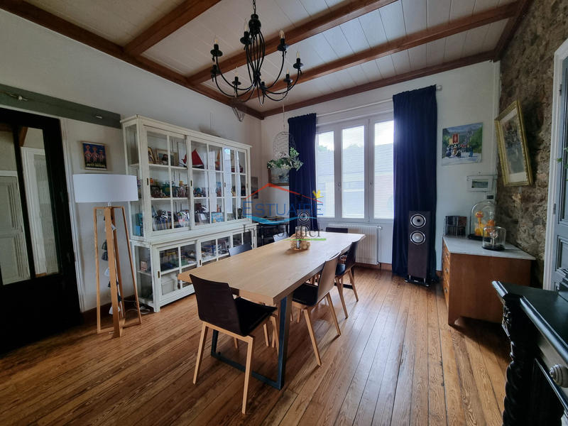 Maison - 239 m² - 10 pièces