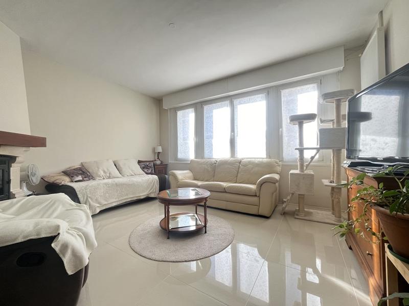 Maison traditionnelle - 145 m² - 7 pièces