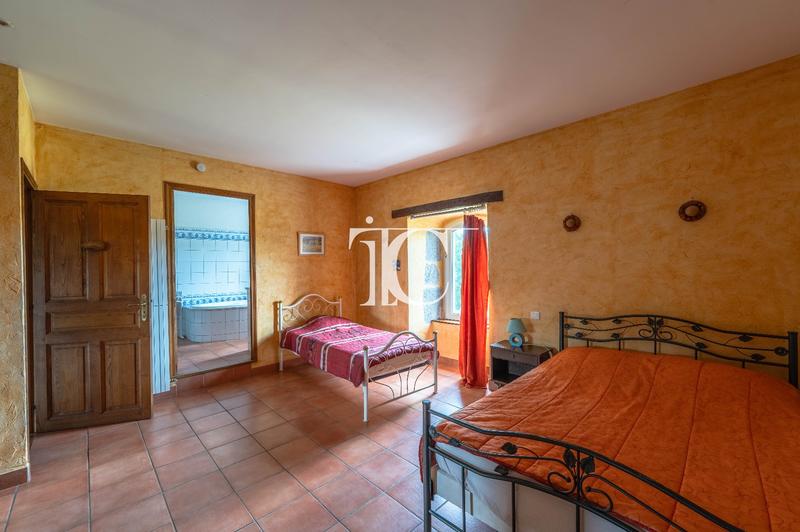 Maison - 354 m² - 14 pièces