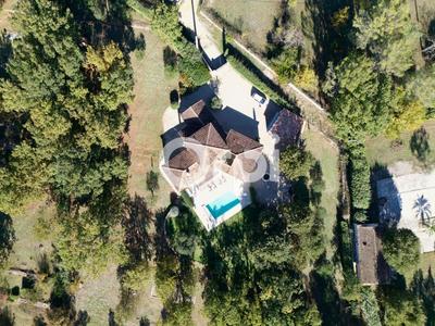 Villa - 200 m² - 6 pièces