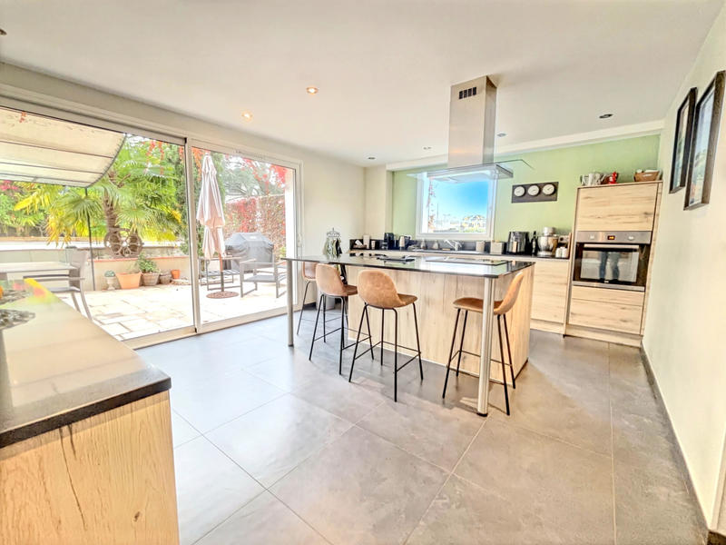 Maison - 310 m² - 8 pièces