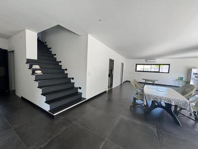 Maison - 202 m² - 8 pièces