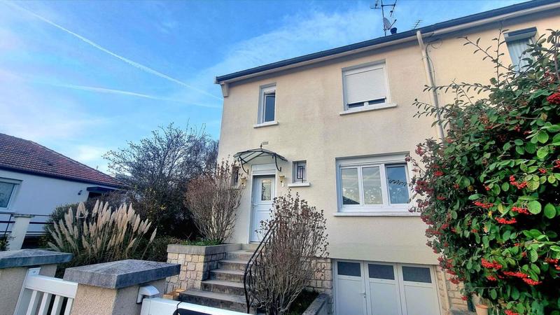 Maison - 90 m² - 5 pièces