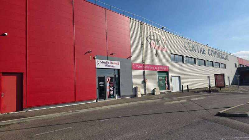 Local commercial - 74 m² - 8 pièces