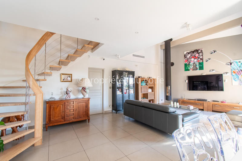 Maison - 210 m² - 9 pièces