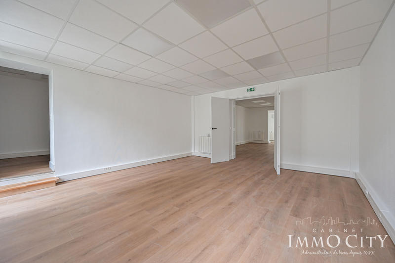 Bureau - 150 m² - 6 pièces