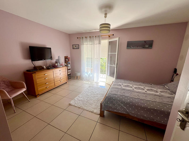 Maison - 230 m² - 8 pièces