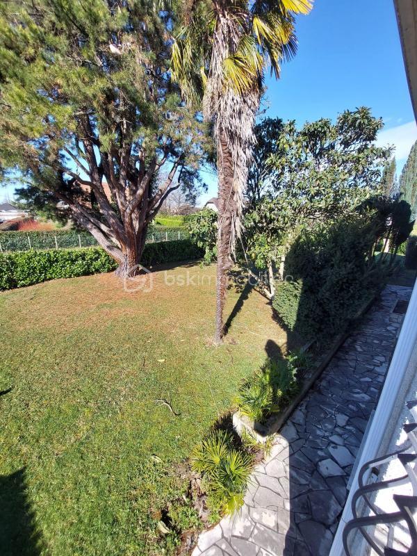 Maison traditionnelle - 300 m² - 10 pièces