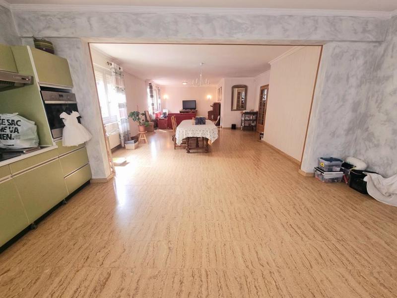 Maison - 270 m² - 10 pièces