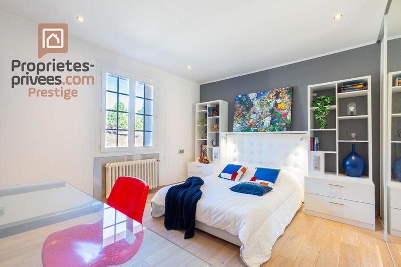 Maison - 305 m² - 10 pièces