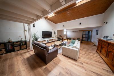 Loft - 160 m² - 6 pièces
