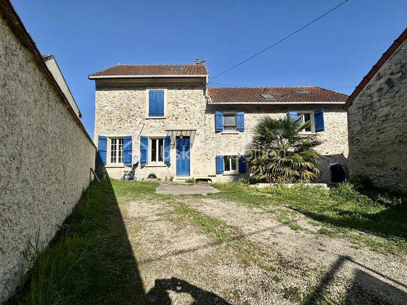 Maison traditionnelle - 180 m² - 8 pièces
