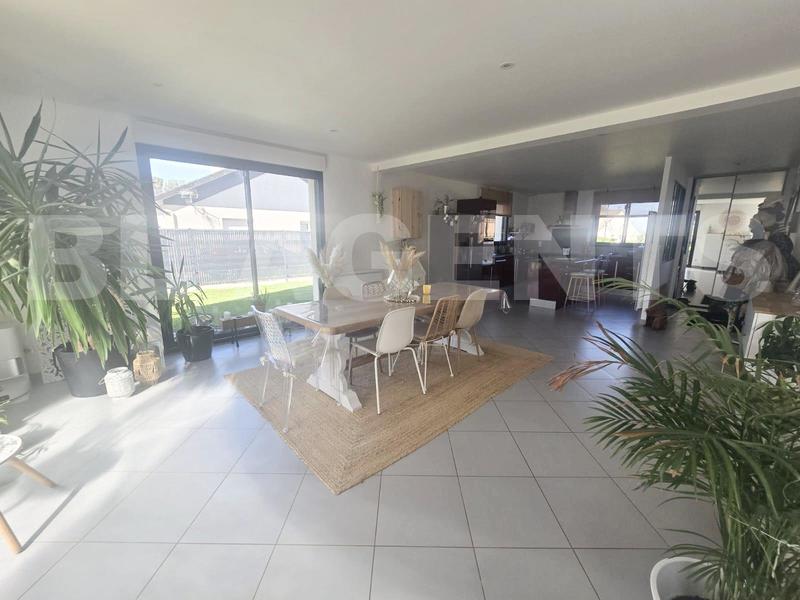 Maison - 178 m² - 6 pièces