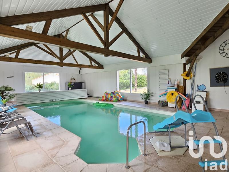 Maison - 312 m² - 9 pièces