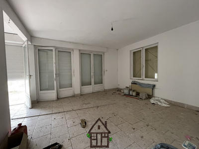 Maison - 270 m² - 16 pièces