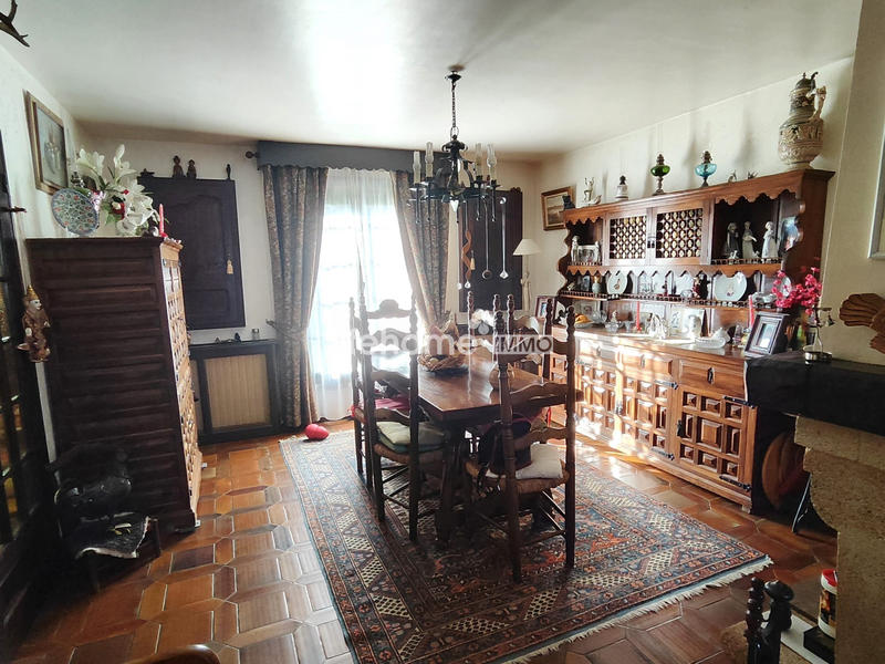 Maison - 253 m² - 8 pièces