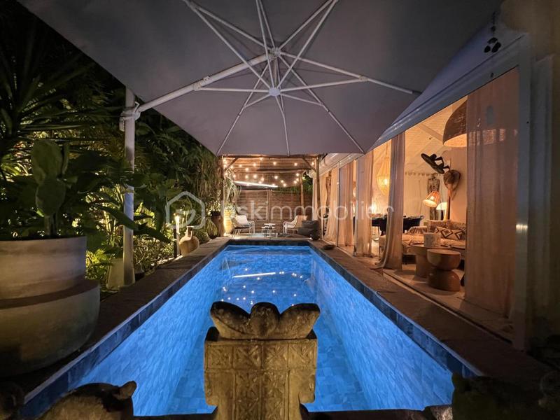 Propriété - 256 m² - 14 pièces