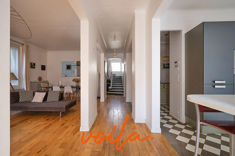 Maison - 219 m² - 7 pièces