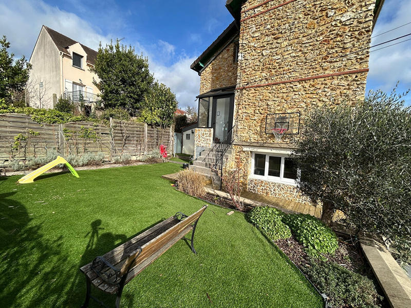 Maison - 95 m² - 5 pièces