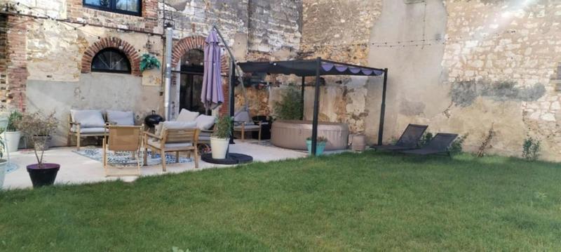 Maison - 400 m² - 6 pièces