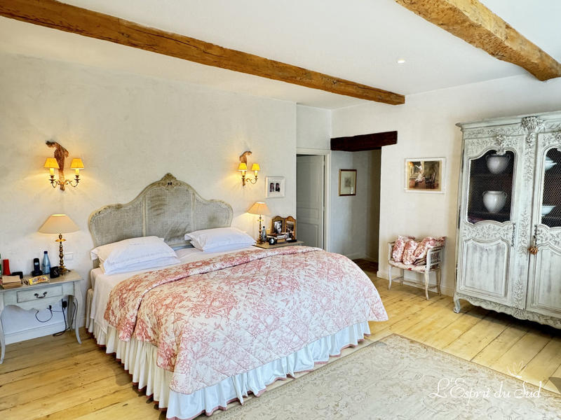 Maison - 750 m² - 21 pièces