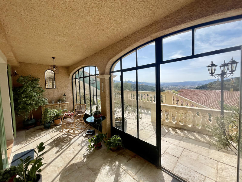 Maison - 198 m² - 5 pièces